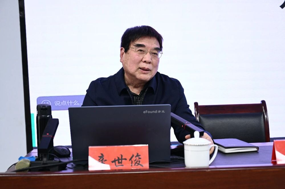 报告会2.jpg